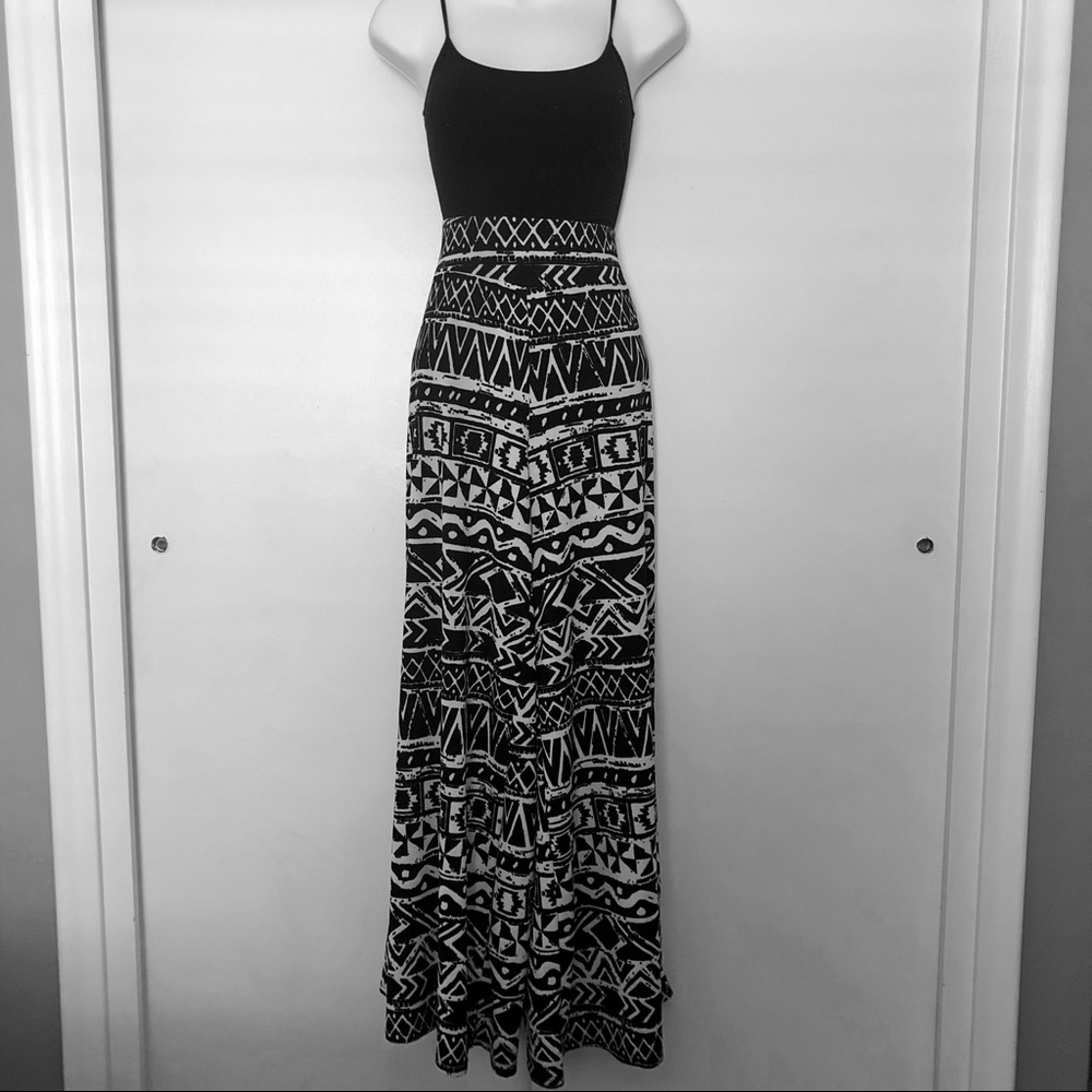 Wide leg, tribal printed pant.
